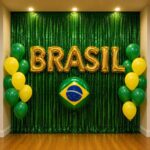 Kit Decoração Copa do Mundo Brasil Completo com Cortina Metalizada, Balão BRASIL Dourado, Balão Tema Brasil e 20 Bexigas Verde e Amarelo